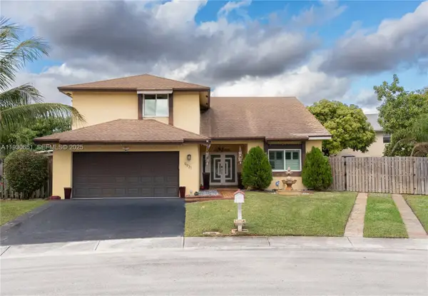 9931 SW 14th St, Pembroke Pines, FL 33025