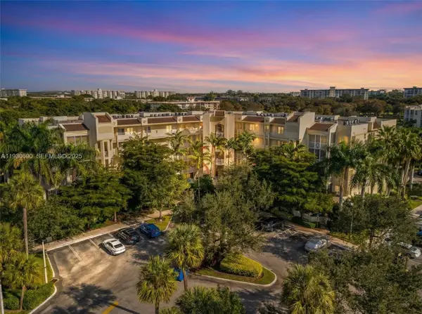 3600 Oaks Clubhouse Dr #103, Pompano Beach, FL 33069