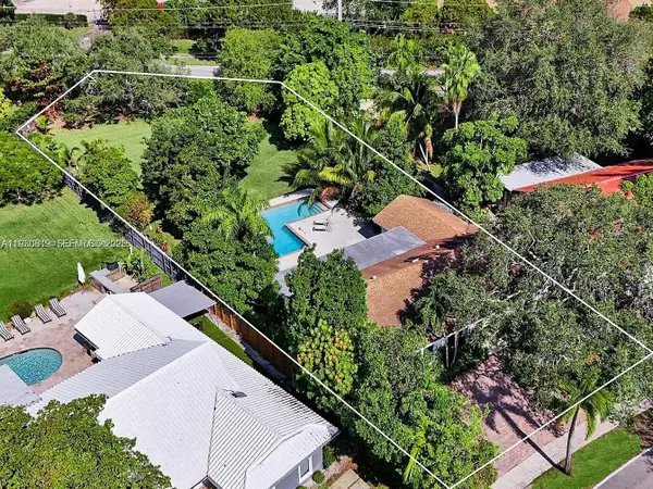 21440 Highland Lakes Blvd, Miami, FL 33179