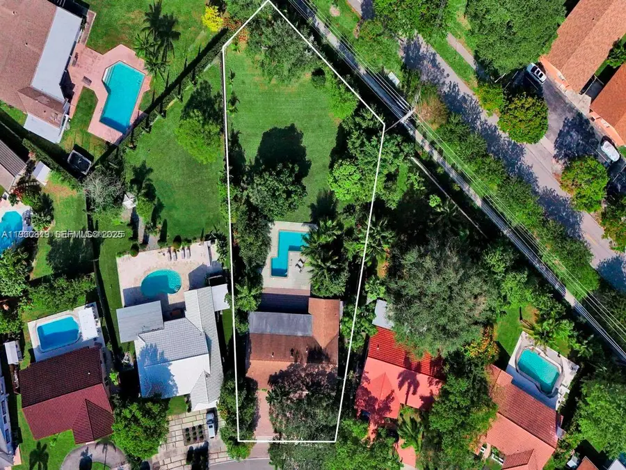 21440 Highland Lakes Blvd, Miami, FL 33179 - Image #2