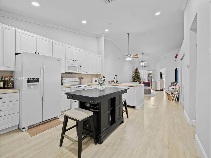 11065 NW 38th Pl, Sunrise, FL 33351 - Image #3