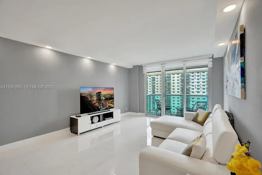 19380 Collins Ave #1104, Sunny Isles Beach, FL 33160 - Image #3