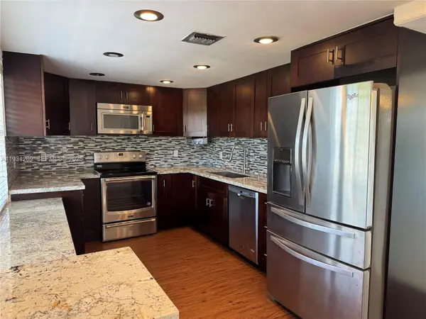 625 Oaks Dr #503, Pompano Beach, FL 33069