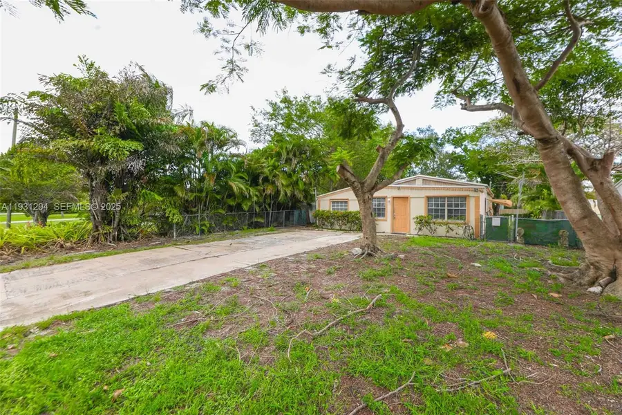 2063 NE 173rd St, North Miami Beach, FL 33162 - Image #3