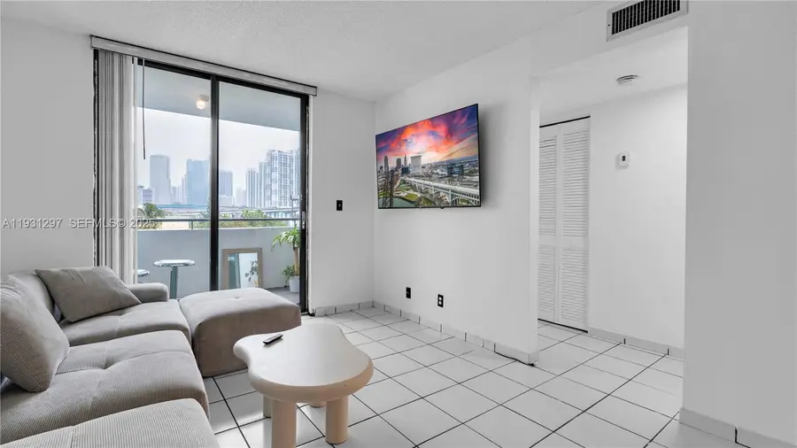 546 SW 1st St #603, Miami, FL 33130 - Image #2