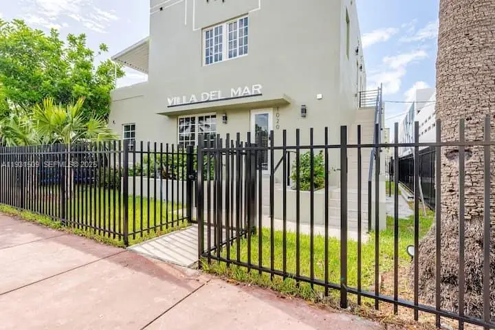 1020 6th St, Miami Beach, FL 33139 - Image #1