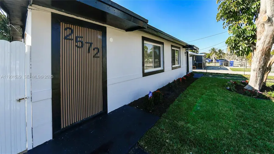 2572 NW 20th St, Fort Lauderdale, FL 33311 - Image #3