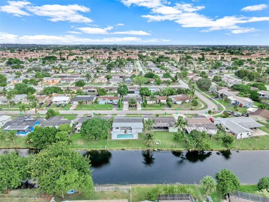 9480 NW 24th Pl, Sunrise, FL 33322 - Image #2