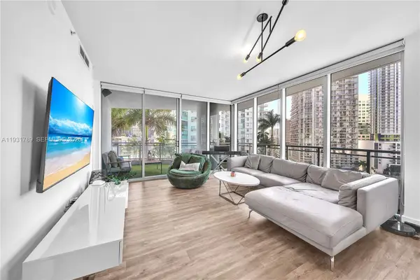 90 SW 3rd St #1213, Miami, FL 33130