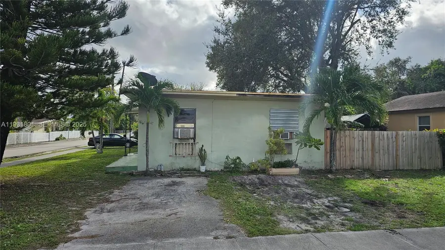 17090 NE 3rd Ct, North Miami Beach, FL 33162 - Image #2