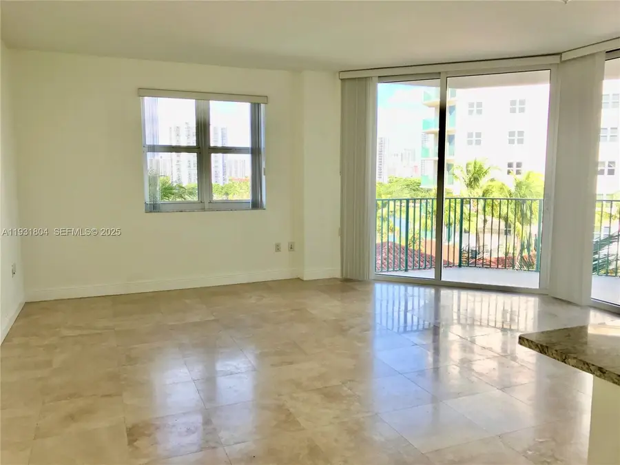 19900 E Country Club Dr #812, Aventura, FL 33180 - Image #2