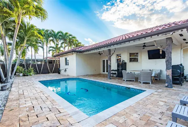 18529 SW 97th Pl, Cutler Bay, FL 33157