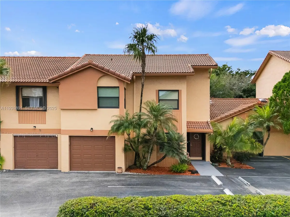 11282 SW 9th Ct, Pembroke Pines, FL 33025 - Image #1