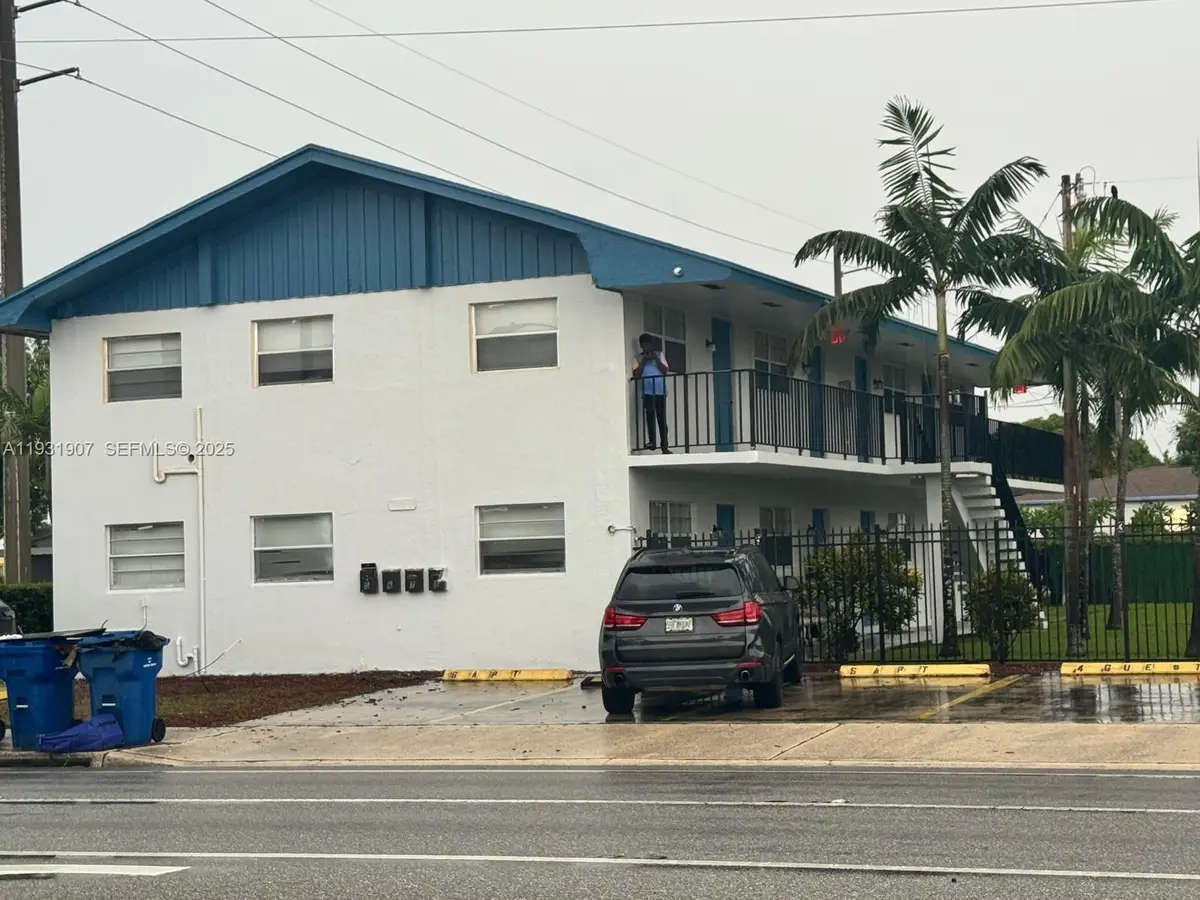 215 W Blue Heron Blvd, Riviera Beach, FL 33404 - Image #1