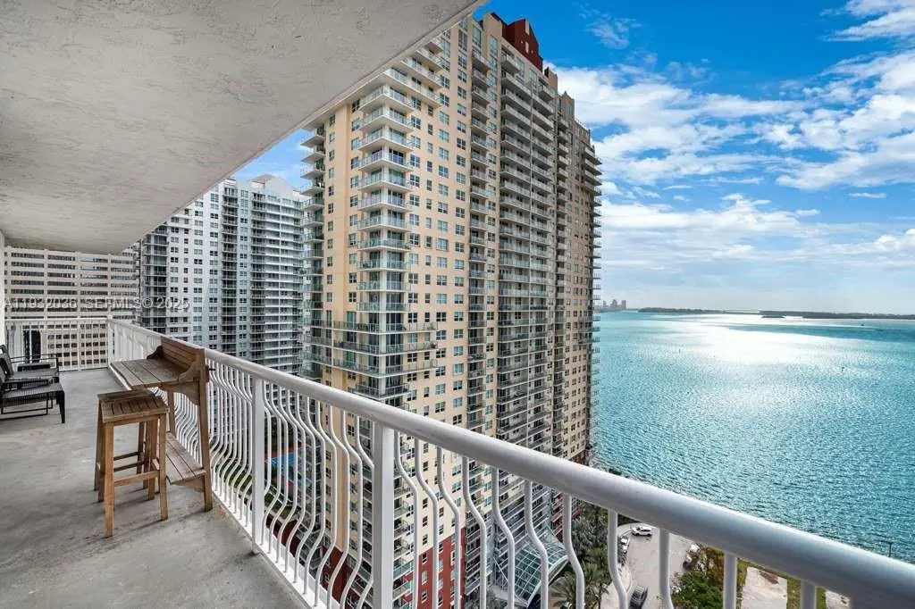 1200 Brickell Bay Dr #2202, Miami, FL 33131 - Image #1