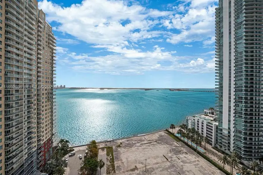 1200 Brickell Bay Dr #2202, Miami, FL 33131 - Image #2