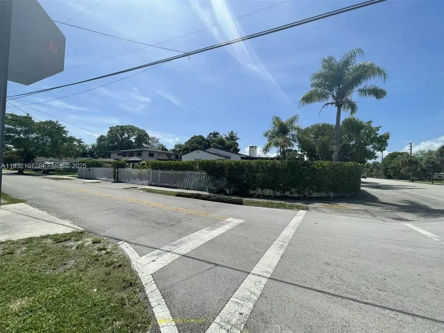 210 NE 110th St, Miami, FL 33161 - Image #2