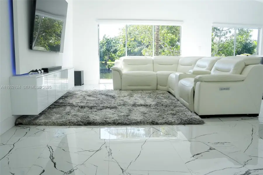 9670 Glacier Dr, Miramar, FL 33025 - Image #3