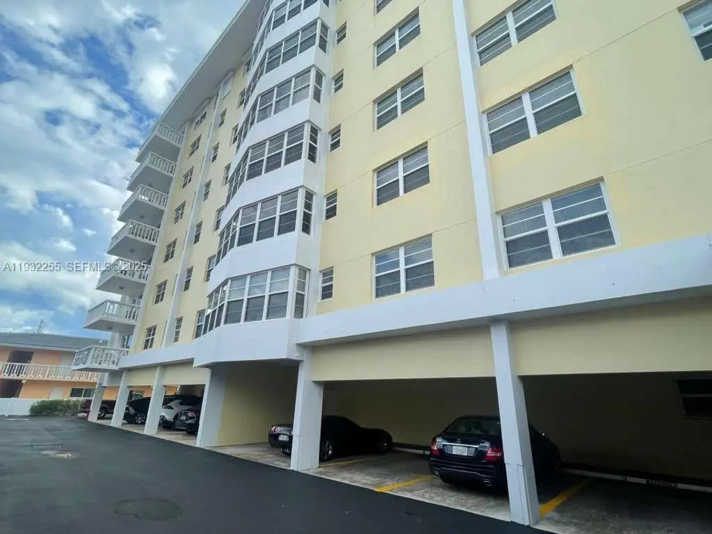 2500 NE 48th Ln #301, Fort Lauderdale, FL 33308 - Image #1