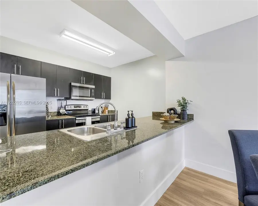 1200 Brickell Bay Dr #2903, Miami, FL 33131 - Image #2