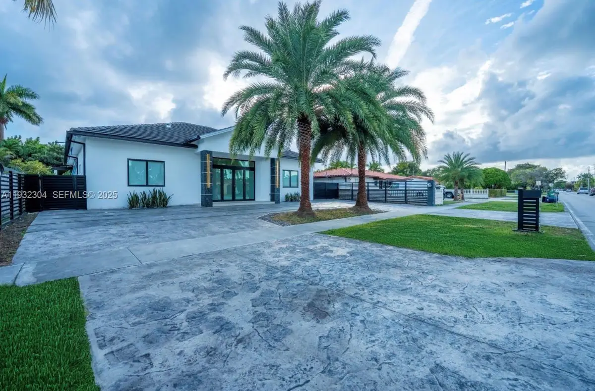 10850 SW 32nd St, Miami, FL 33165 - Image #1