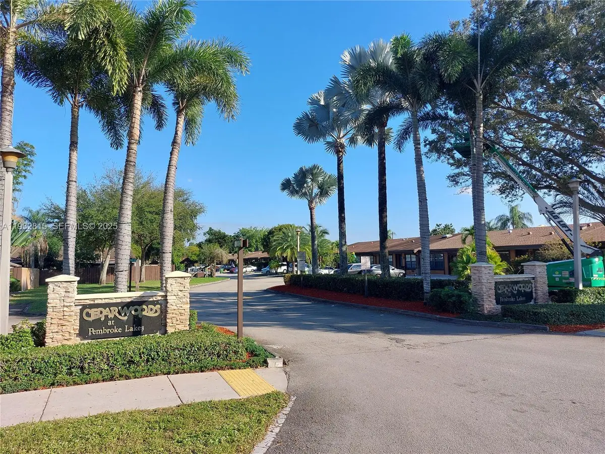 2320 Elm Ct, Pembroke Pines, FL 33026 - Image #1
