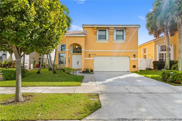 15558 NW 12th Ct, Pembroke Pines, FL 33028