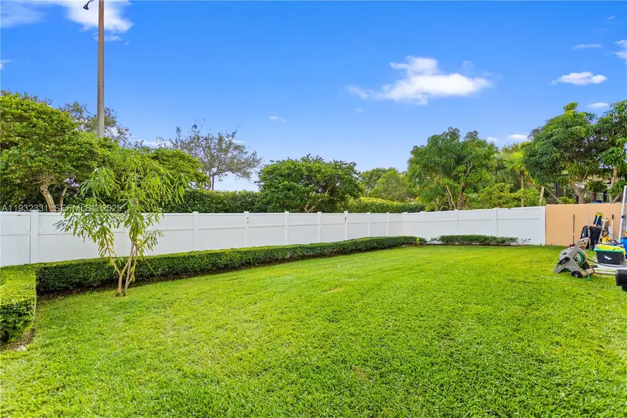 15558 NW 12th Ct, Pembroke Pines, FL 33028 - Image #2