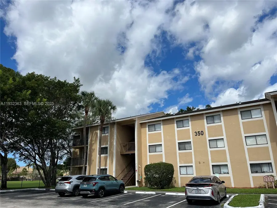 350 W Palm Cir W #201, Pembroke Pines, FL 33025 - Image #2