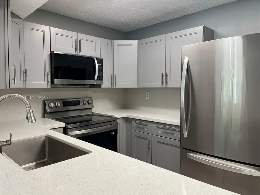350 W Palm Cir W #201, Pembroke Pines, FL 33025 - Image #3