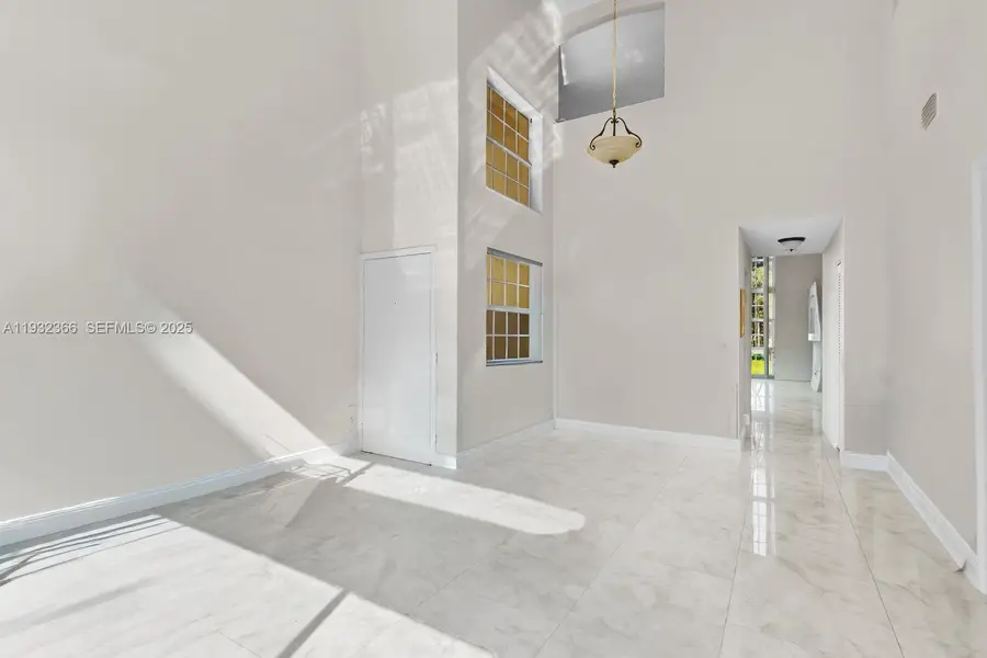 10738 N Saratoga Dr, Cooper City, FL 33026 - Image #3