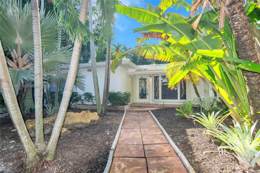 205 NE 16th Ter, Fort Lauderdale, FL 33301 - Image #2