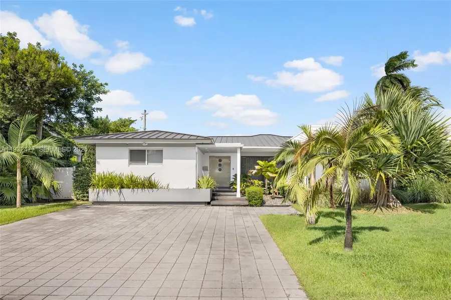 6420 Pinetree Drive Cir, Miami Beach, FL 33141 - Image #3
