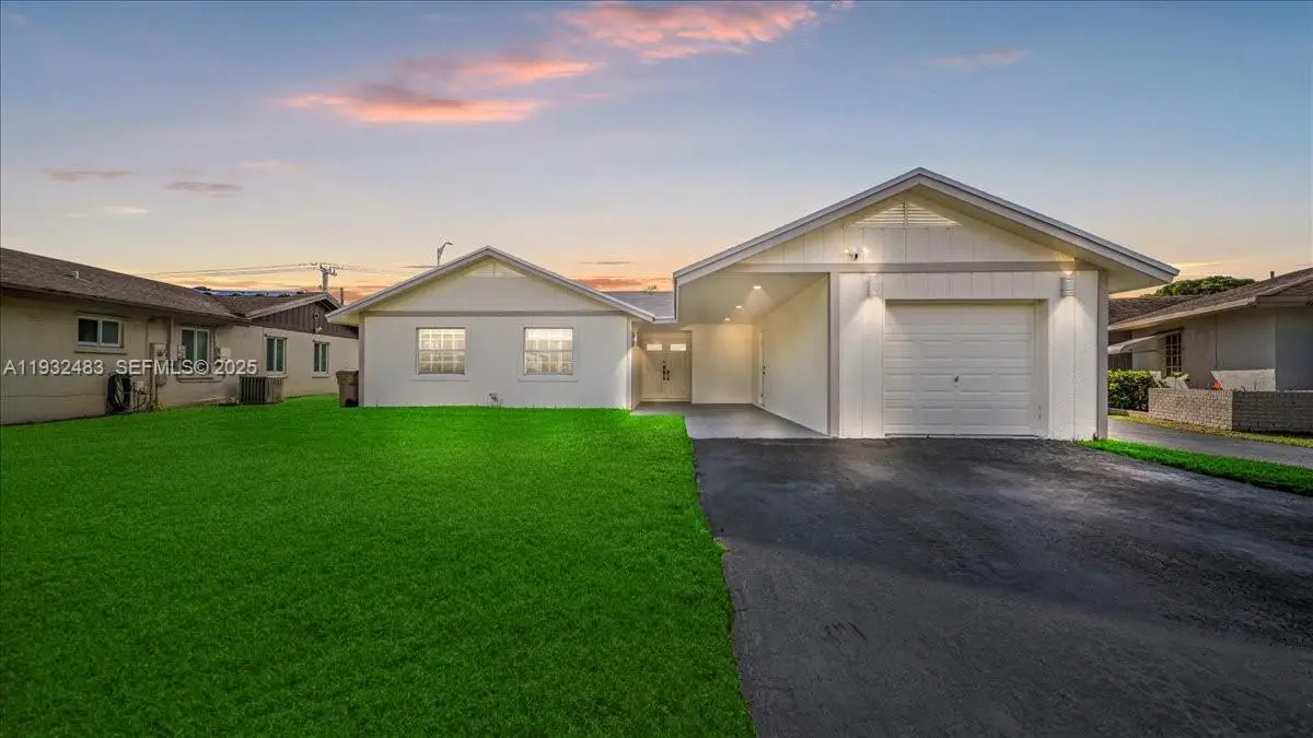 2279 Nova Village Dr, Davie, FL 33317 - Image #1