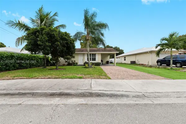 6894 3rd St, Jupiter, FL 33458