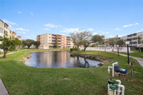 1690 NE 191st St #404-1, Miami, FL 33179