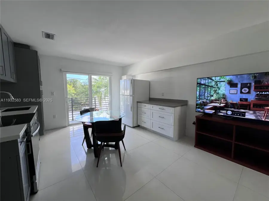 1033 Lenox Ave #309, Miami Beach, FL 33139 - Image #3