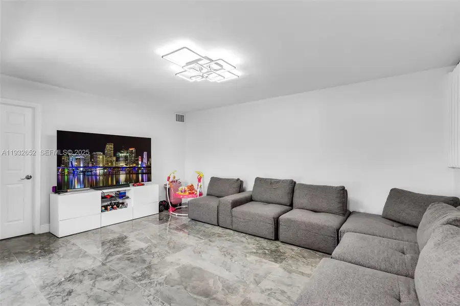 11903 SW 11th Ct, Davie, FL 33325 - Image #3