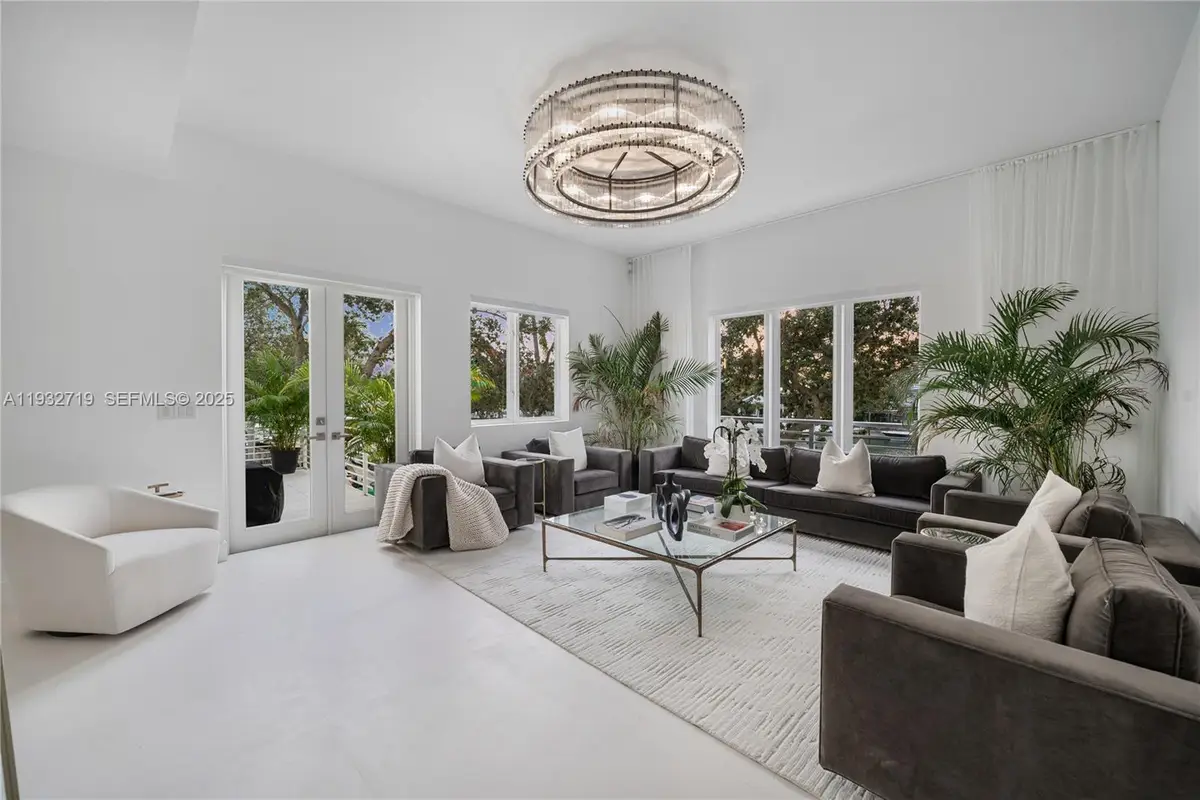 6109 W Laguna Dr W #6109, Miami Beach, FL 33141 - #1