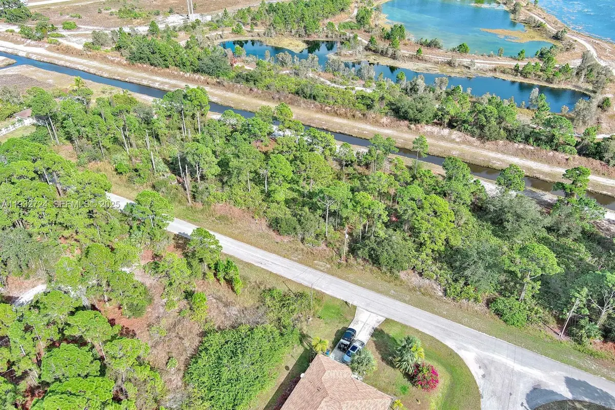 1261 Naples Ave S, Fort Myers, FL 33913 - Image #1