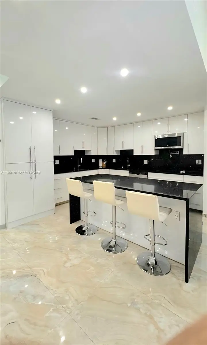 620 Briarwood Cir #1-43, Hollywood, FL 33024 - Image #3