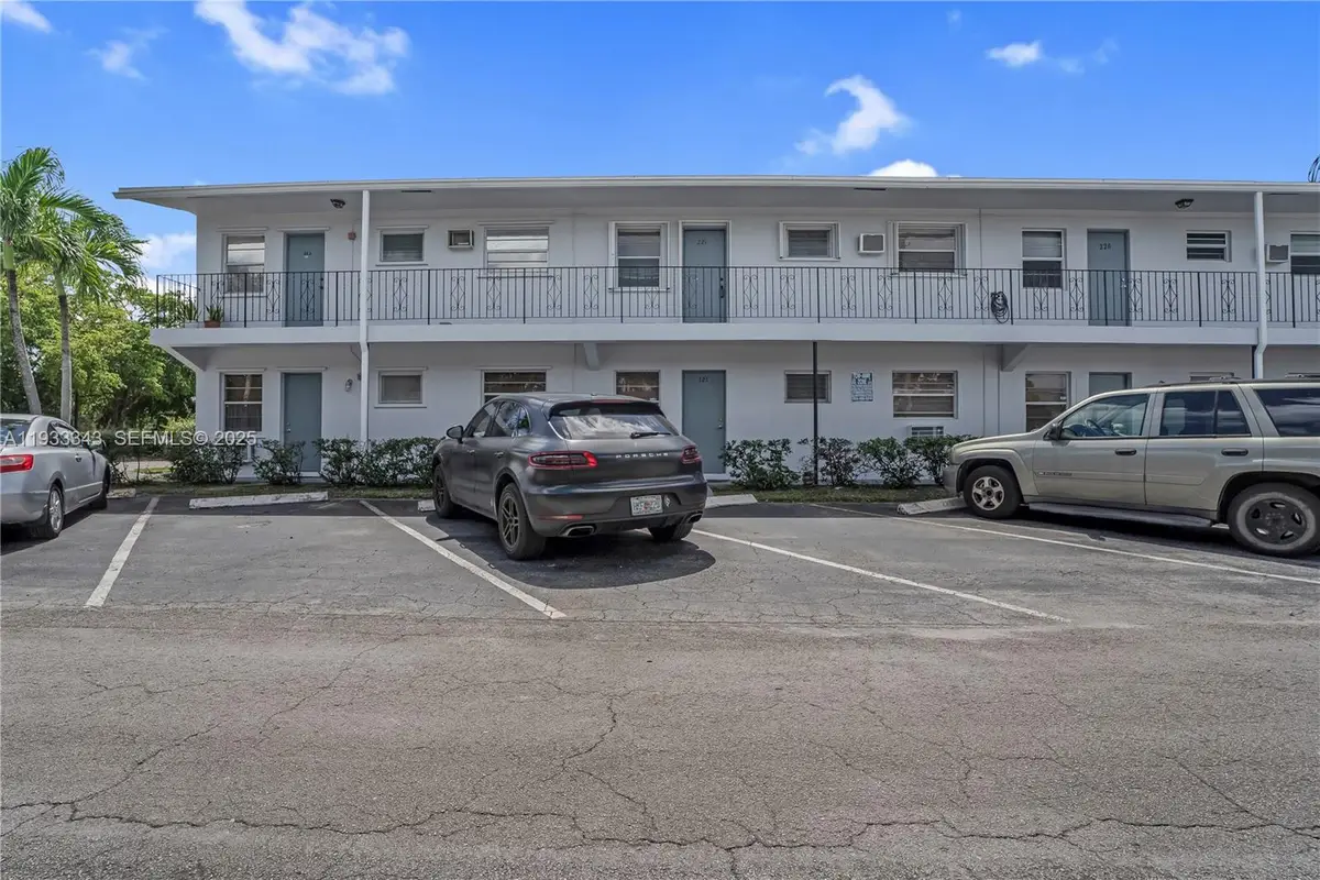 7401 Pines Blvd #221, Pembroke Pines, FL 33024 - Image #1