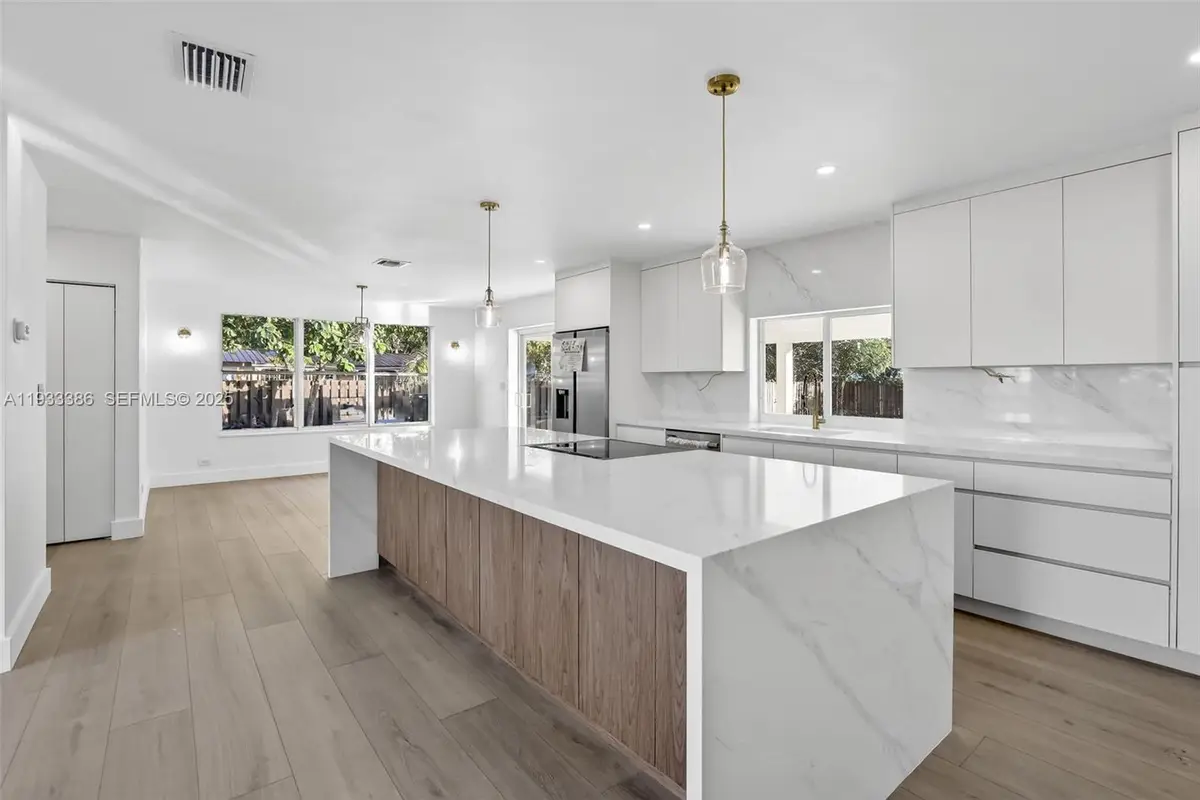 6800 NW 7th St, Plantation, FL 33317 - Image #1