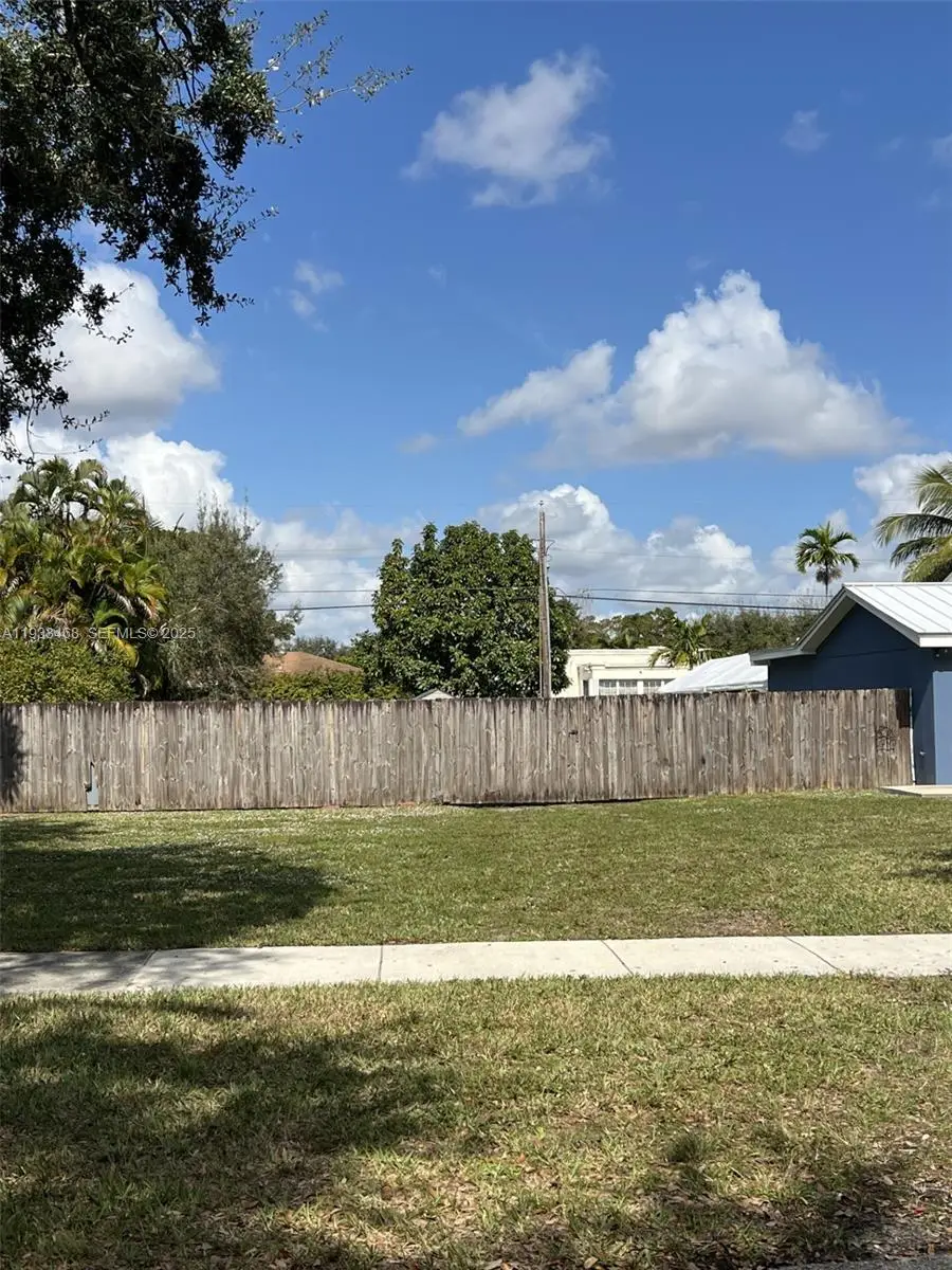 149 Glendale Dr, Miami Springs, FL 33166 - #1