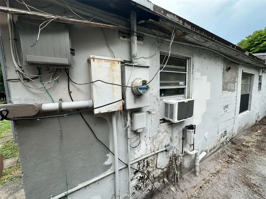 1511 Sw 28th Way, Fort Lauderdale, FL 33312 - Image #3