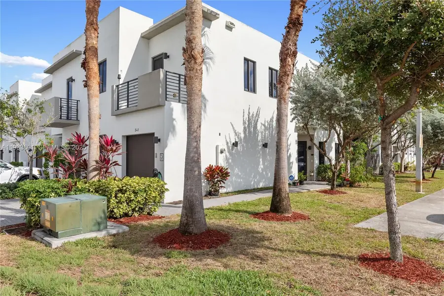 541 SW 91st Ct, Miami, FL 33174 - Image #2