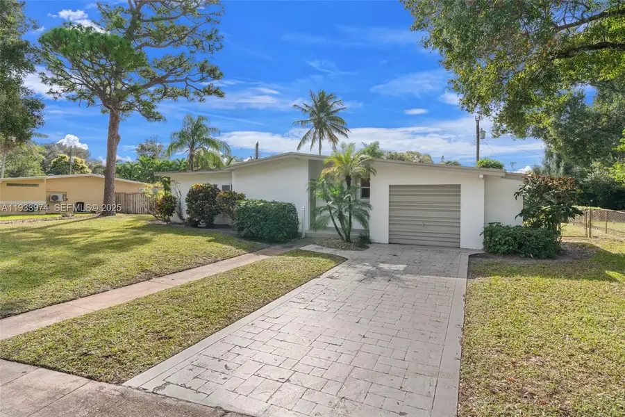 4310 SW 9th Ct, Plantation, FL 33317 - Image #2