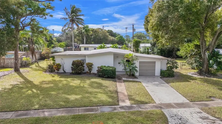 4310 SW 9th Ct, Plantation, FL 33317 - Image #3