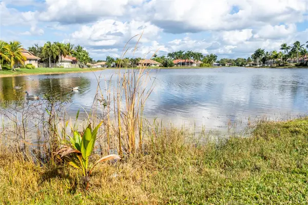 2994 Oakbrook Dr, Weston, FL 33332