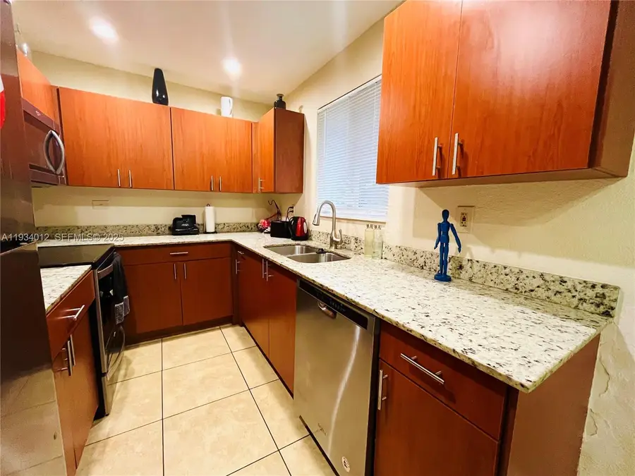 1761 NW 27th Ter, Fort Lauderdale, FL 33311 - Image #3